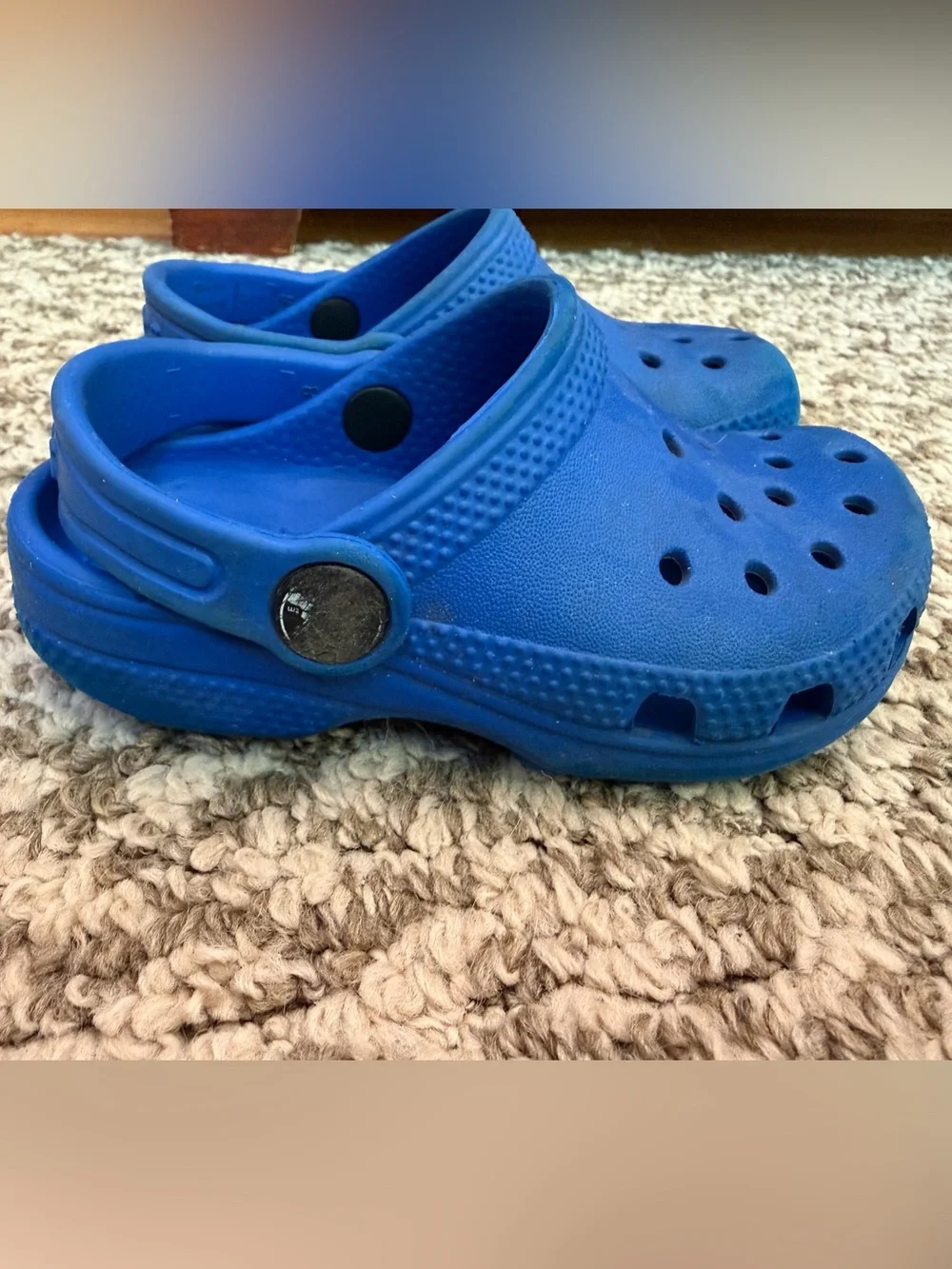 CROCS Kids Classic Clogs in Bright Blue Size 8